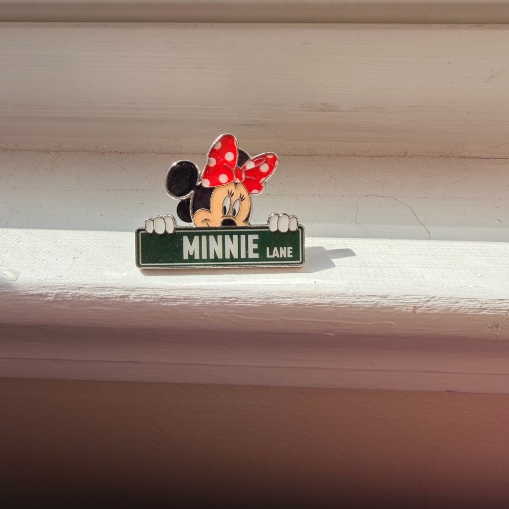 Disney Minnie Lane Enamel Pin - Red Bow, Black & Green